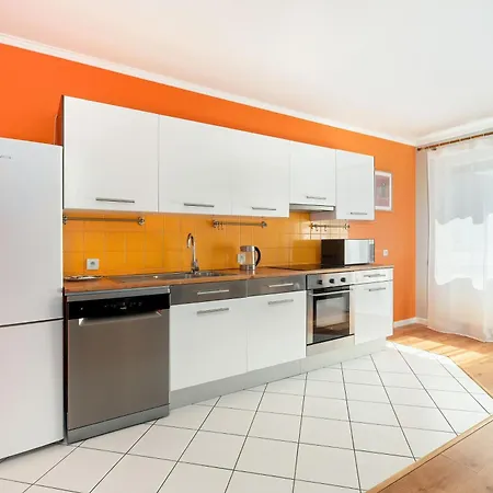 Bright Robocza In Wilda With Parking By Renters Poznan