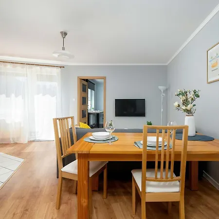 Apartment Bright Robocza In Wilda With Parking By Renters