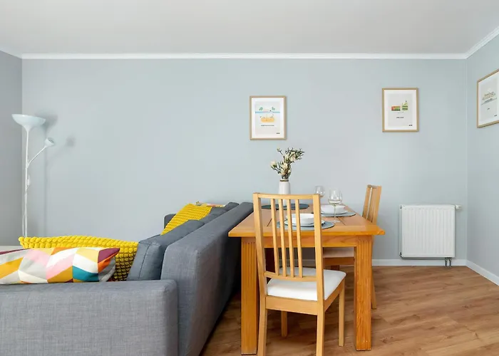 Bright Robocza In Wilda With Parking By Renters *