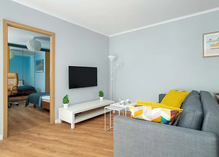 Bright Robocza In Wilda With Parking By Renters *