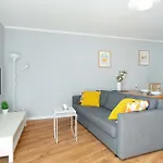 Bright Robocza In Wilda With Parking By Renters Poznań