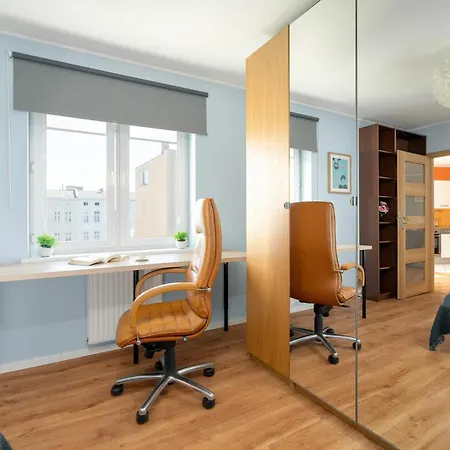 Bright Robocza In Wilda With Parking By Renters Apartament Poznań