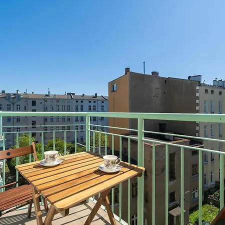 Bright Robocza In Wilda With Parking By Renters * Poznań