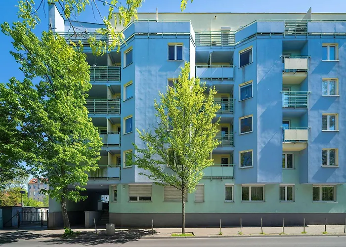 Bright Robocza In Wilda With Parking By Renters * Poznan
