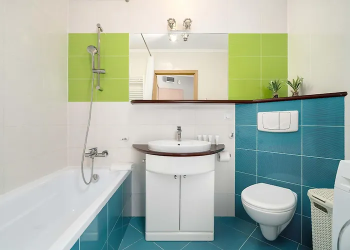 Bright Robocza In Wilda With Parking By Renters Apartment *